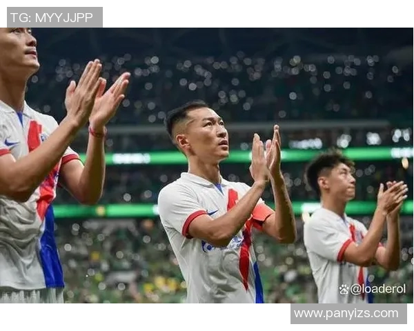 孙兴慜赛场举动引发广泛争议 球迷热议纷纷情绪激烈